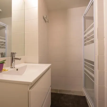 Sleeps 2 Apartment *