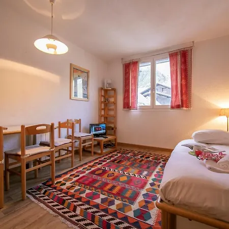 Sleeps 2 Apartment